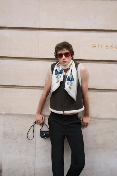 Look 28